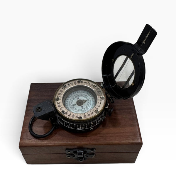 Antique 2nd World War Black T G Co Ltd London circa 1943 Army Prismatic Marching Compass in a wood box
